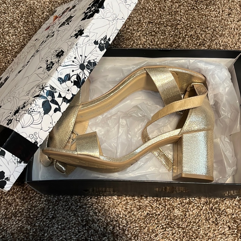 CL by Laundry Gold Sandal Heels